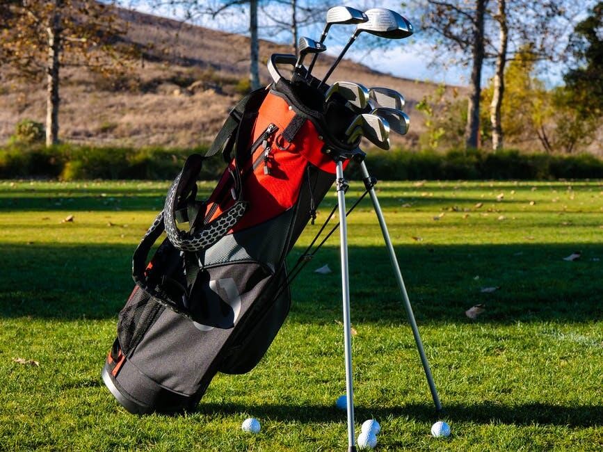 golf-accessories-golf-bag-and-balls