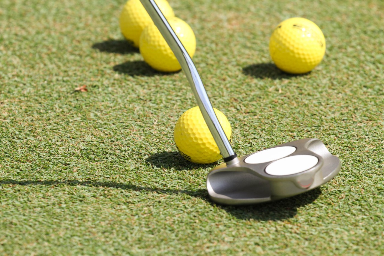 Practice-and-improve-golf-ball-putting